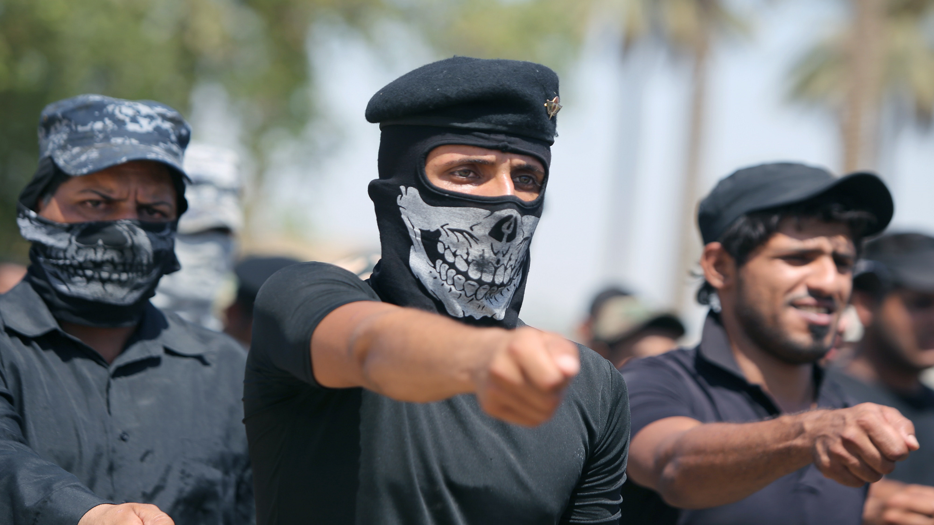 مراقبون: المليشيات الموالية لطهران تتهم أمريكا برعاية فصائل معارضة لطهران