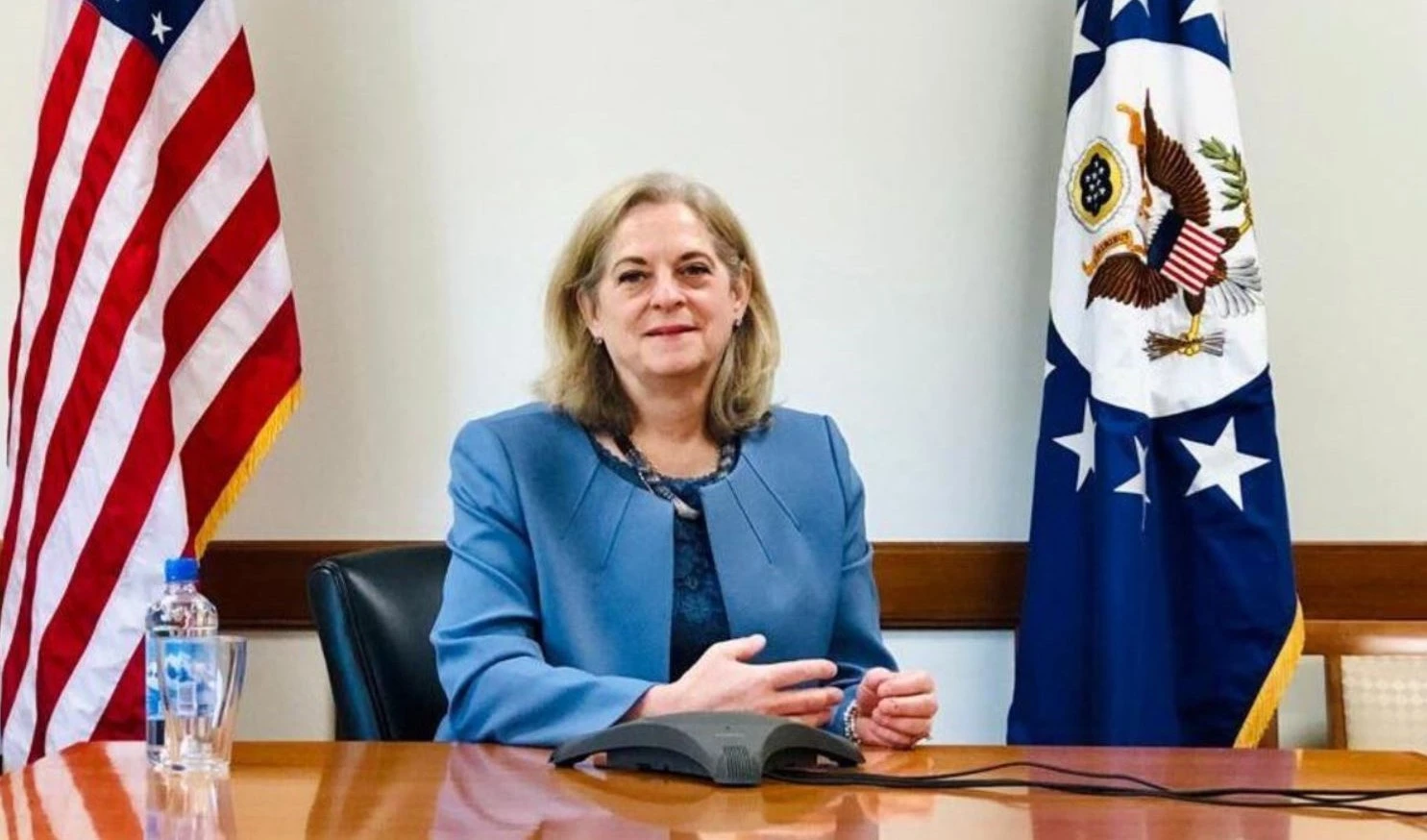 نشاط السفيرة الامريكية في العراق يقلق الفصائل ويحرج السوداني