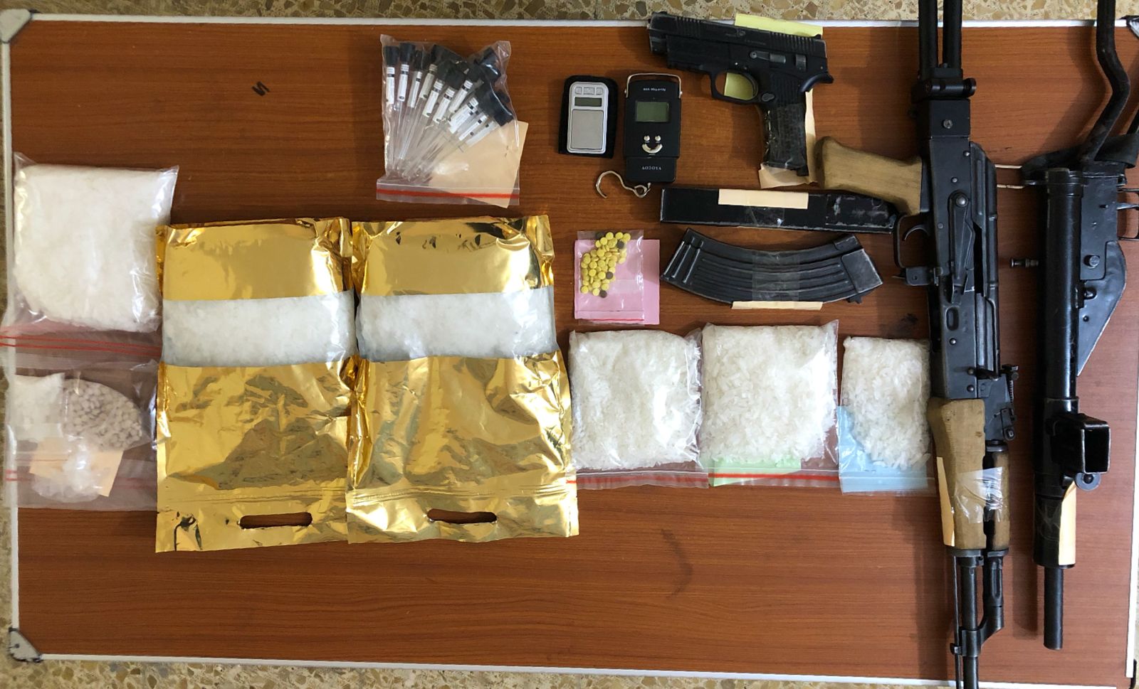 اعتقال 3 تجار مخدرات كانوا يرمون ادخال كميات من الكريستال الى كركوك