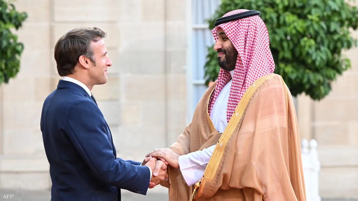 ولي العهد السعودي يتوجه إلى باريس في زيارة رسمية