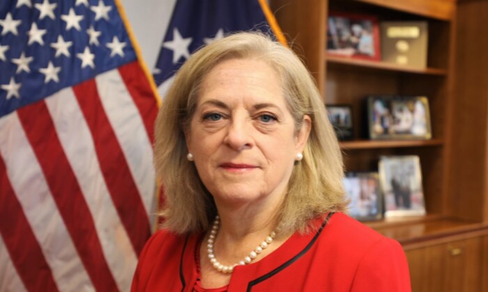 سياسيون: لقاء السفيرة بالقادة السياسيين يؤكد وجود ضغط أميركي على العملية السياسية 