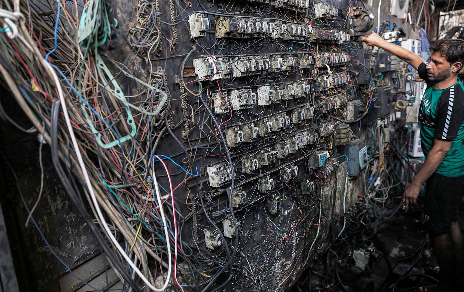 مواطنون يشكون من رفع تسعيرة الامبير وتراجع ساعات التجهيز