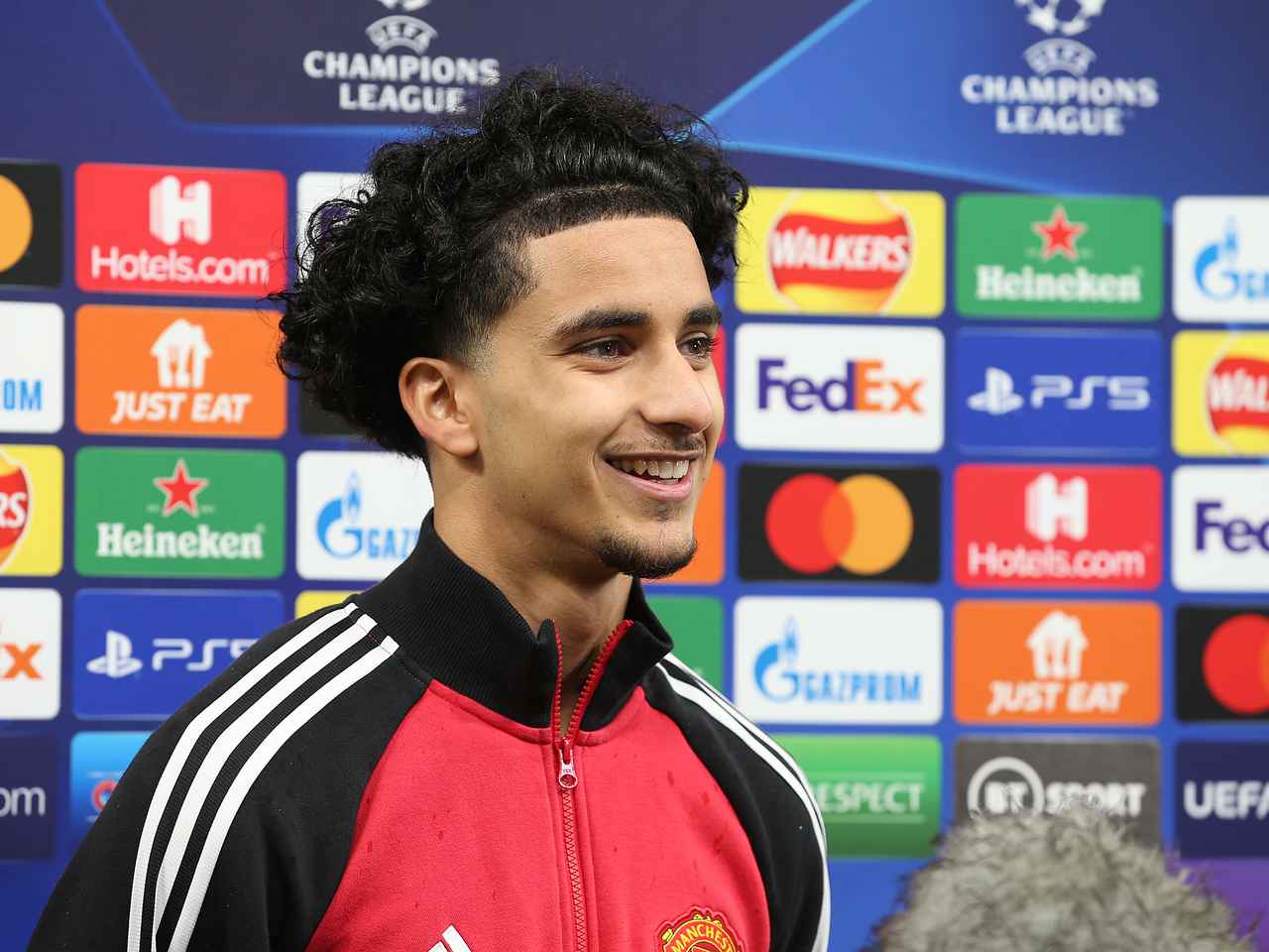 مدرب اوتريخت جوردي سيدام: زيدان اقبال اللاعب الذي تبدأ منه هجمات الفريق