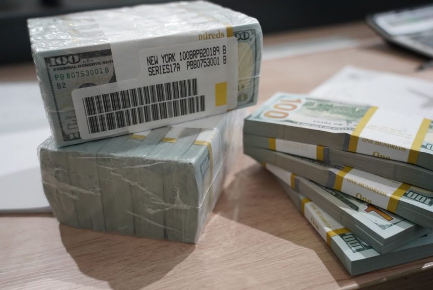 واشنطن تفرج 3 مليارات دولار من أموال إيران المجمدة لدى العراق