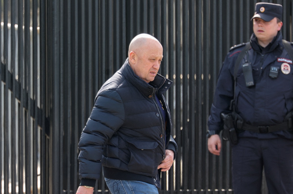 قائد “فاغنر” يعلن إعادة قواته إلى قواعدها “حقناً للدماء”