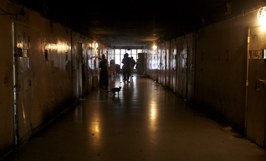 وزارة العدل: 10 آلاف نزيل في السجون بتهم المخدرات