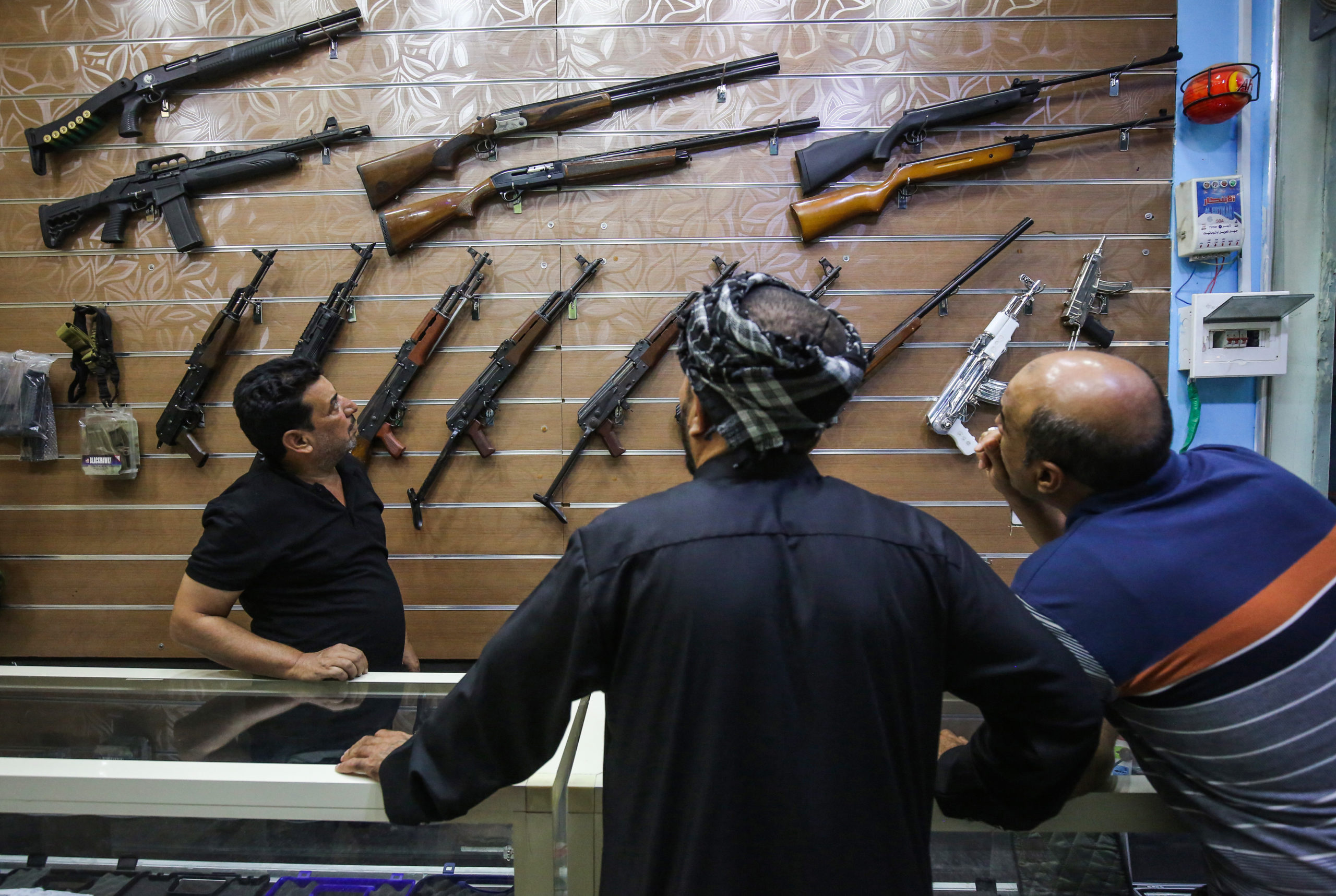 تجارة الأسلحة في العراق.. تجارة نشطة برعاية حزبية وميليشياويه