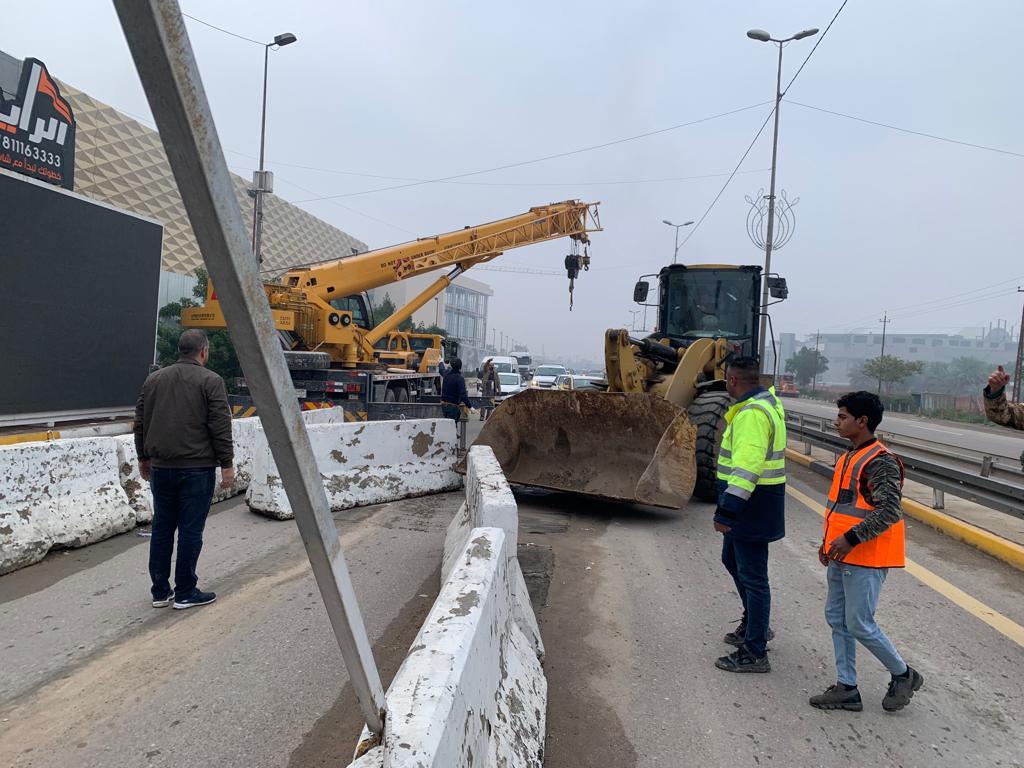 مهربي السكراب ينقلون وحدة عسكرية بآمرها بعد منعهم من العبور