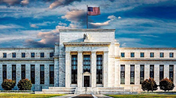 البنك الفيدرالي ينوي تجميد ارصدة عدد من الأشخاص لتهريبهم العملة وغسيل الأموال