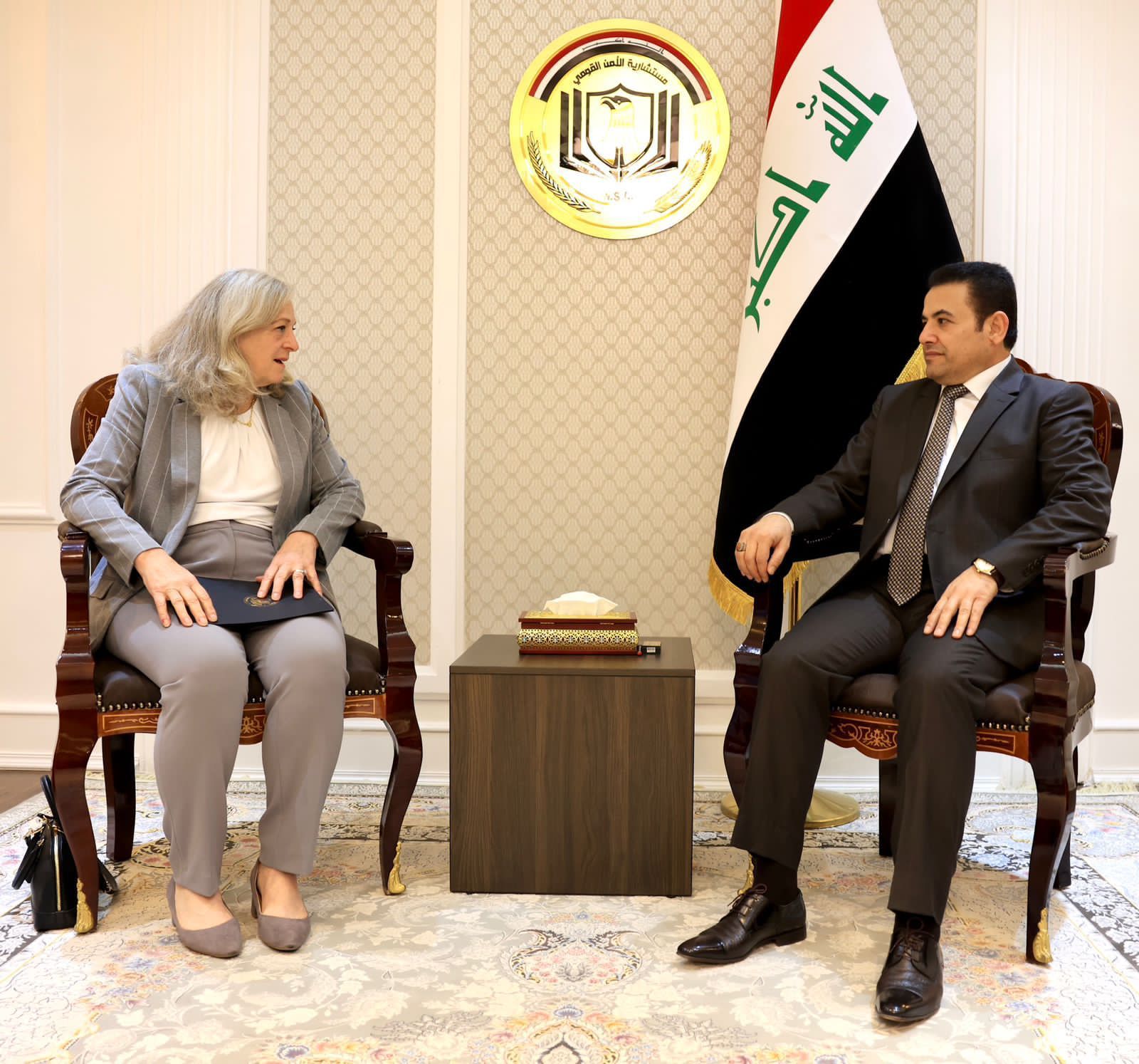 ضغوط أميركية على العراق.. لقاءات السفيرة الأمريكية بمسؤولي حكومة الإطار