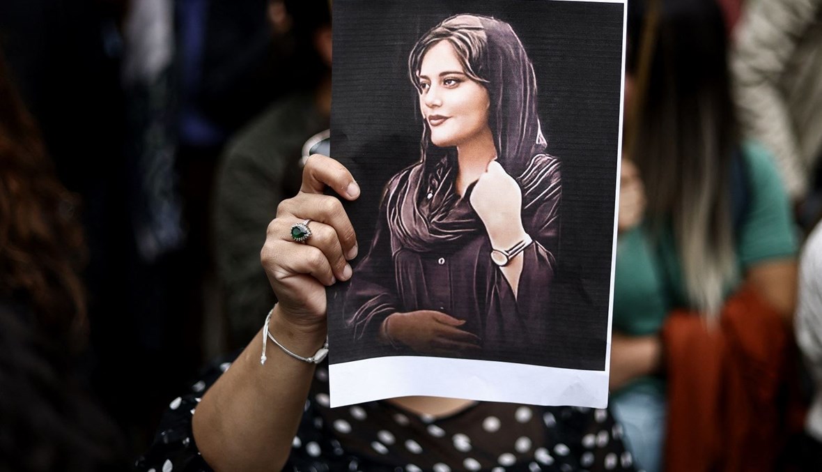 إيرانيون يحتجون ضد سعي السلطات لإخفاء قبر مهسا اميني