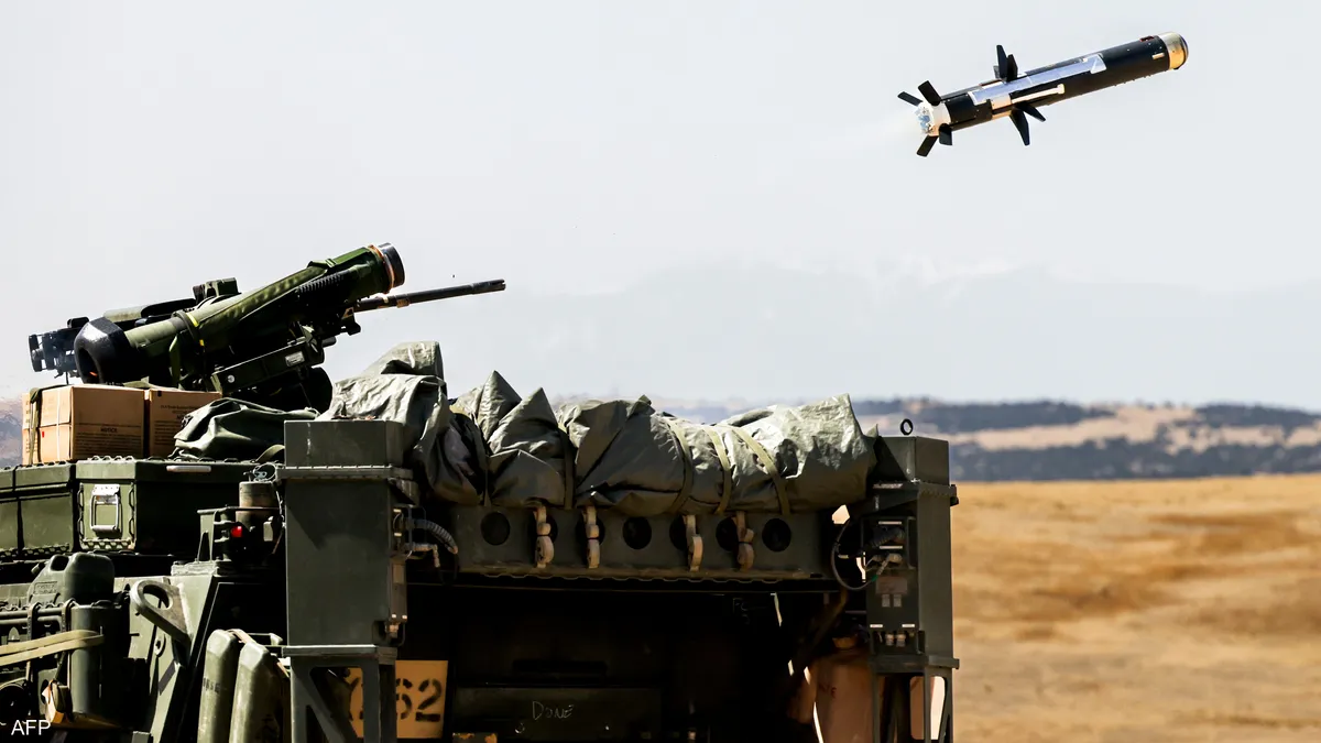 واشنطن تسعى لتعزيز مخزونها من الأسلحة عبر “بلد آخر”