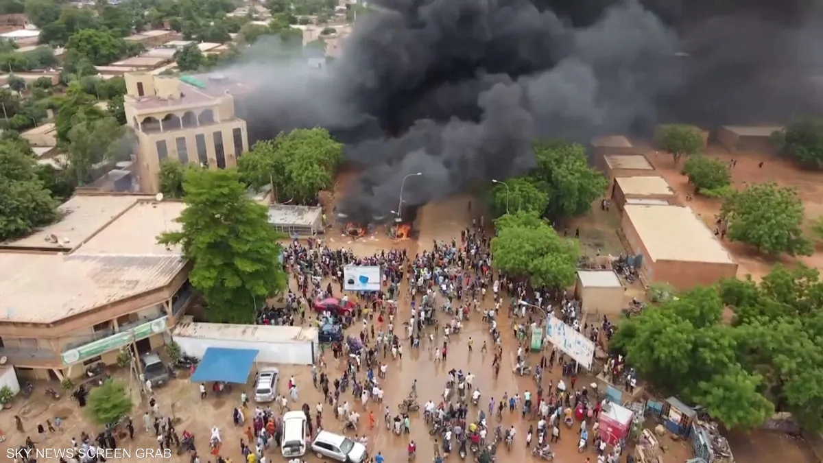 إيكواس: تفرض على قاجة الانقلاب في النيجر عقوبات اقتصادية