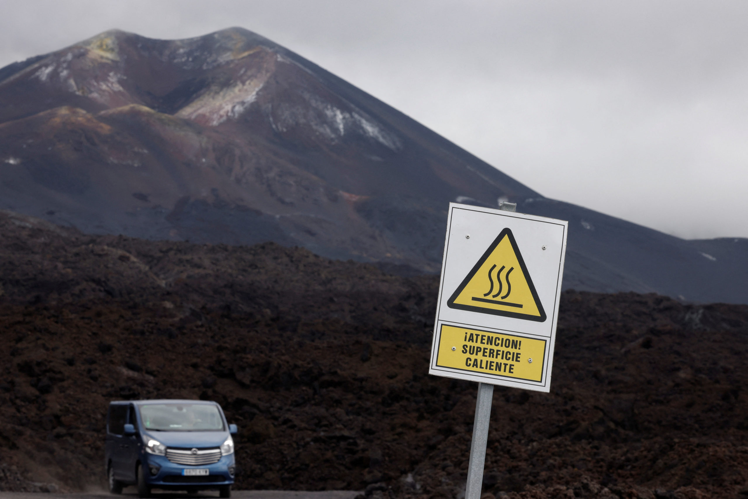 إجلاء المئات في جزيرة لا بالما الإسبانية بسبب حريق غابات