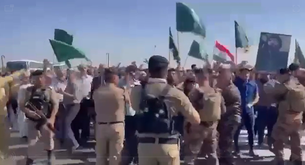 شرطة الانبار تطلق الرصاص الحي على المتظاهرين السلميين