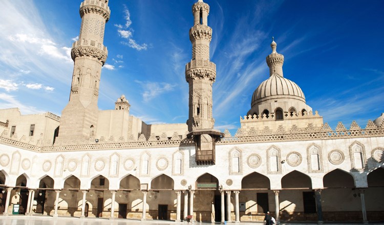 الأزهر يستنكر سماح سلطات السويد بحرق نسخة من المصحف