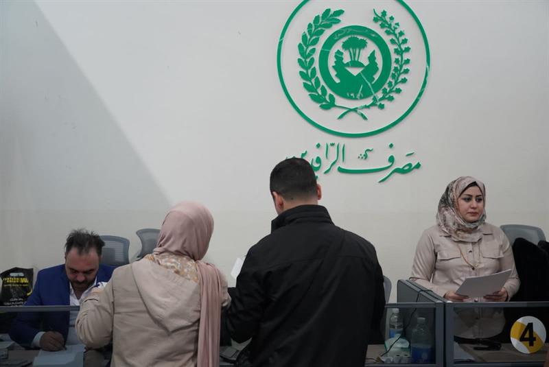 سحب يد مدير عام مصرف الرافدين وعدد من مسؤولي الأقسام