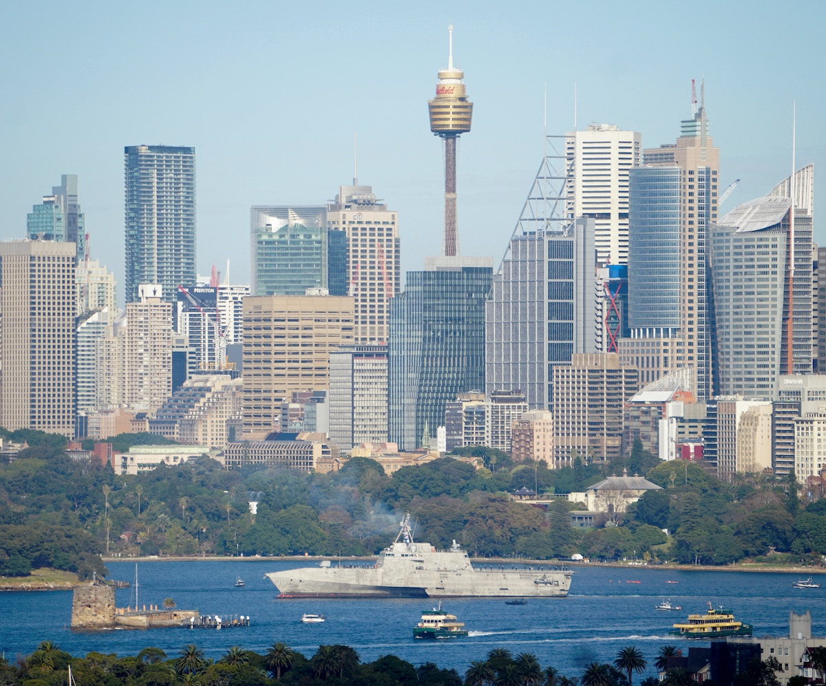 لمواجهة الصين.. أميركا تشغل أول سفينة حربية في ميناء أجنبي