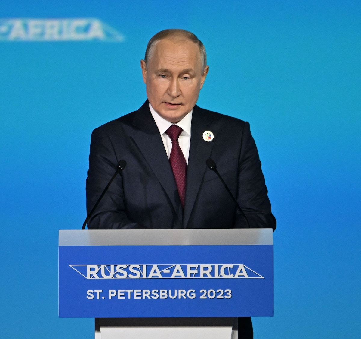 بوتين يتعهد لإفريقيا: توريد الحبوب ومشروعات طاقة وتعليم وصحة
