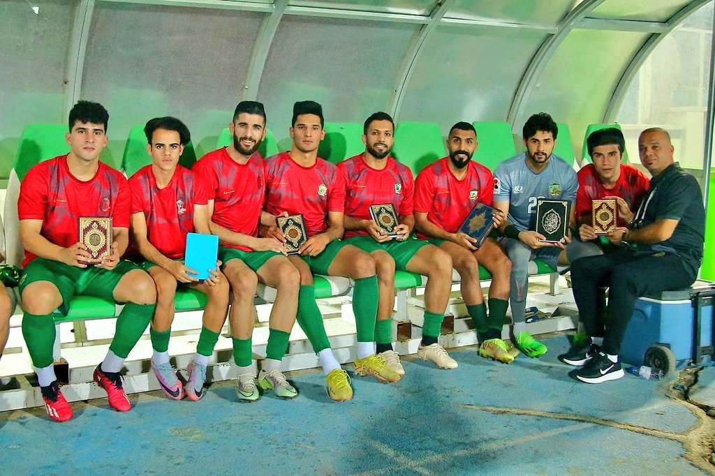 دوري الكرة الممتاز.. فرق الدوري تحمل الاعلام والمصاحف ردا على حرقها في السويد