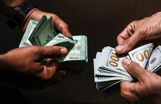 المستشار الإيراني يفرض على حكومة الإطار إعادة فرق السعر للتجار الإيرانيين