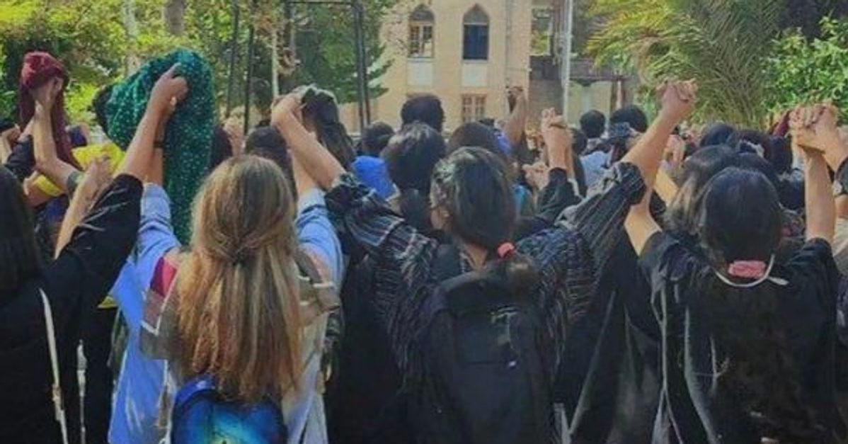 السلطات الإيرانية تمنع 60 طالبة في ايران من التعليم بسبب الحجاب