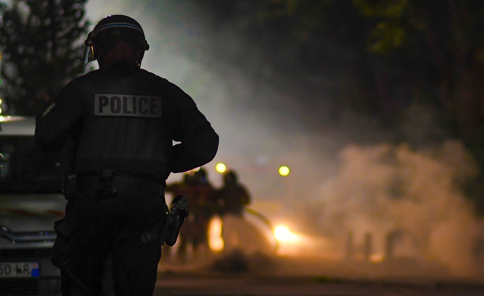 فرنسا تفرض حظر التجوال الليلي في 10 بلديات لمحاولة السيطرة على الاحتجاجات