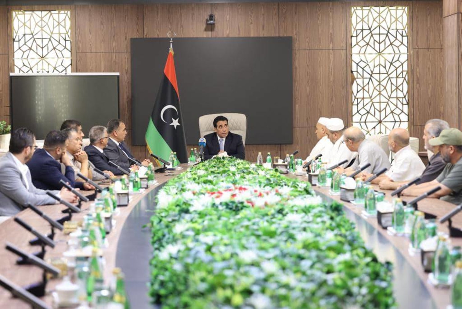 المنفي يطالب بإبعاد المال العام عن الصراع السياسي