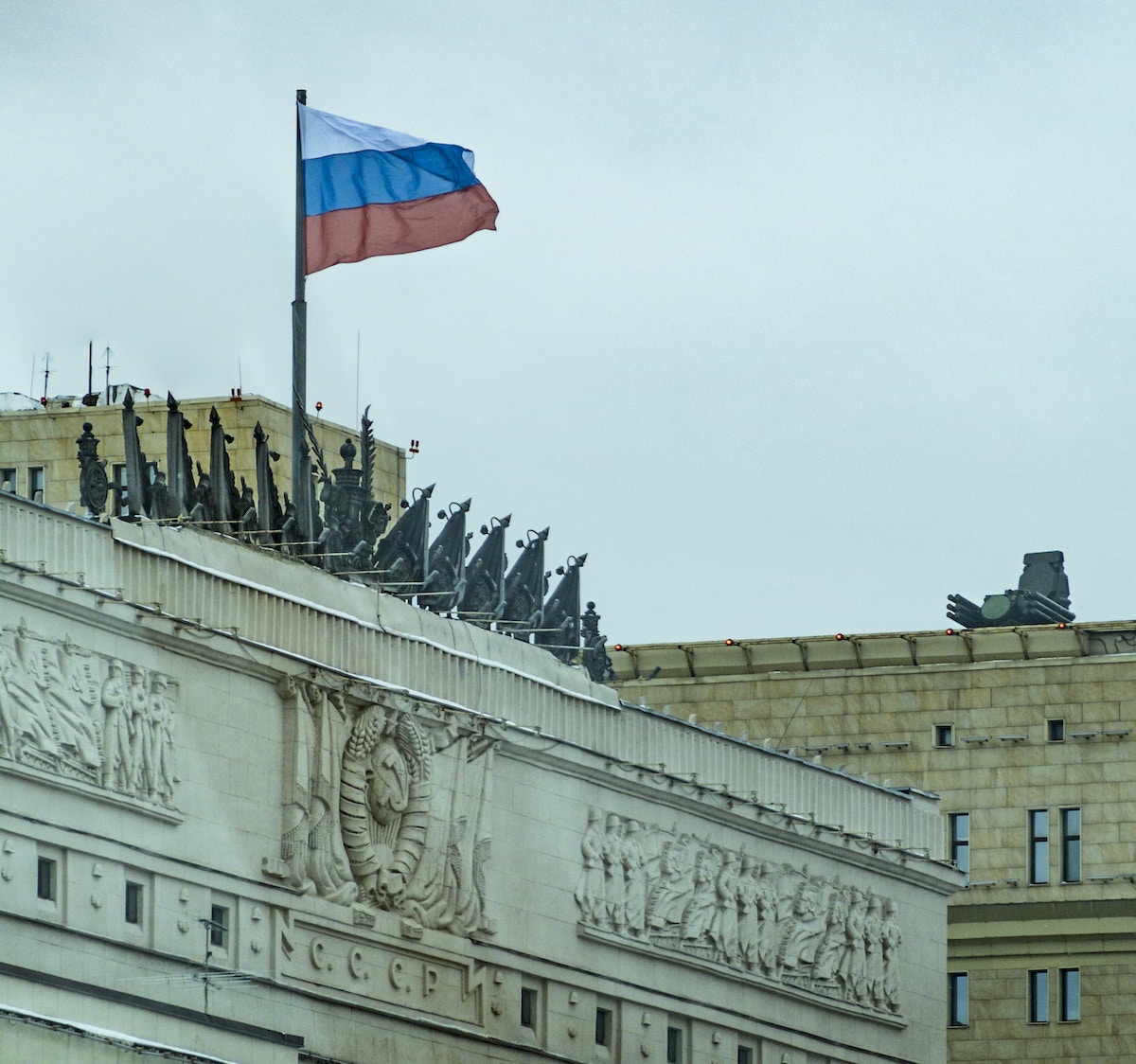 روسيا.. إغلاق المجال الجوي لموسكو بعد هجمات طائرات مسيرة