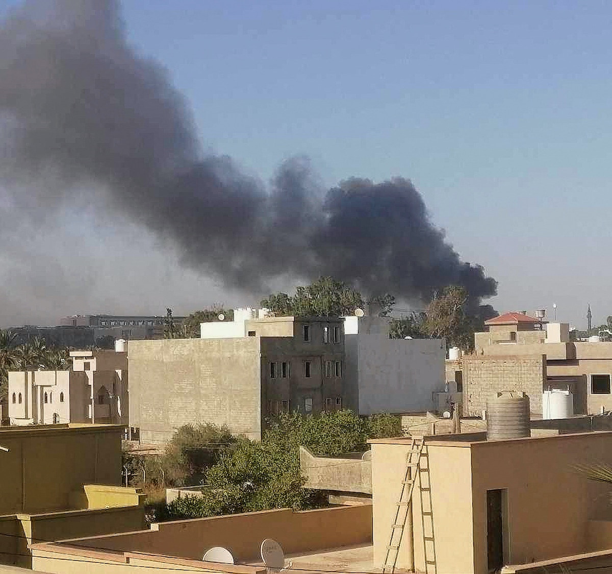 اشتباكات طرابلس.. لماذا بدأت وكيف انتهت؟