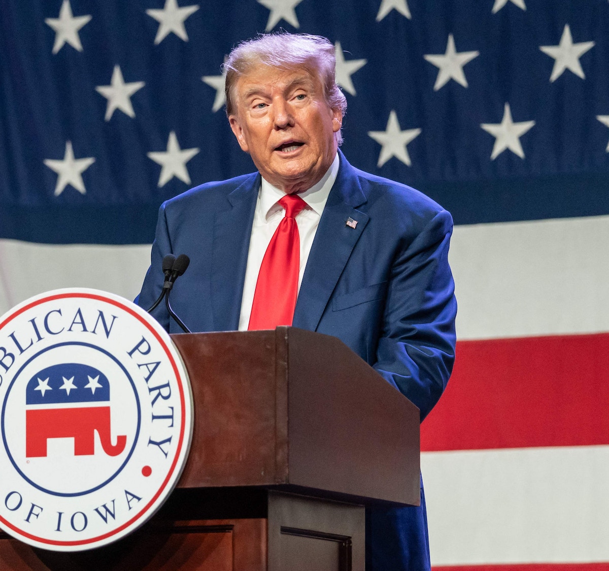 ترمب يعلق على فكرة فراره إلى روسيا: سأتشارك جناحاً ذهبياً مع بوتين