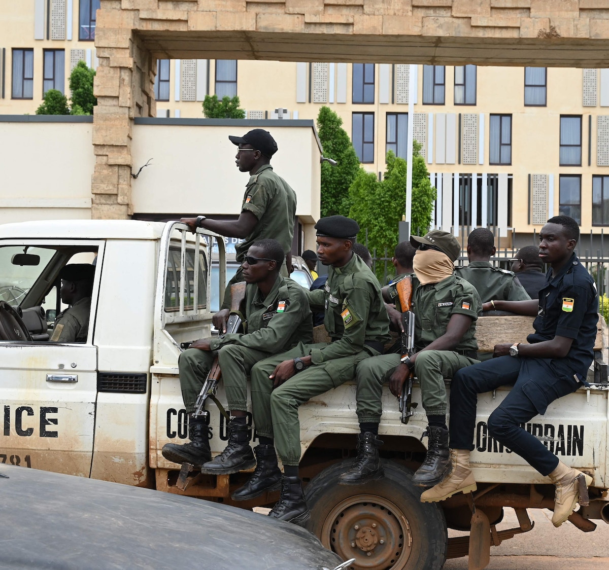 انقلاب النيجر.. تضارب بشأن طرد سفراء 5 دول