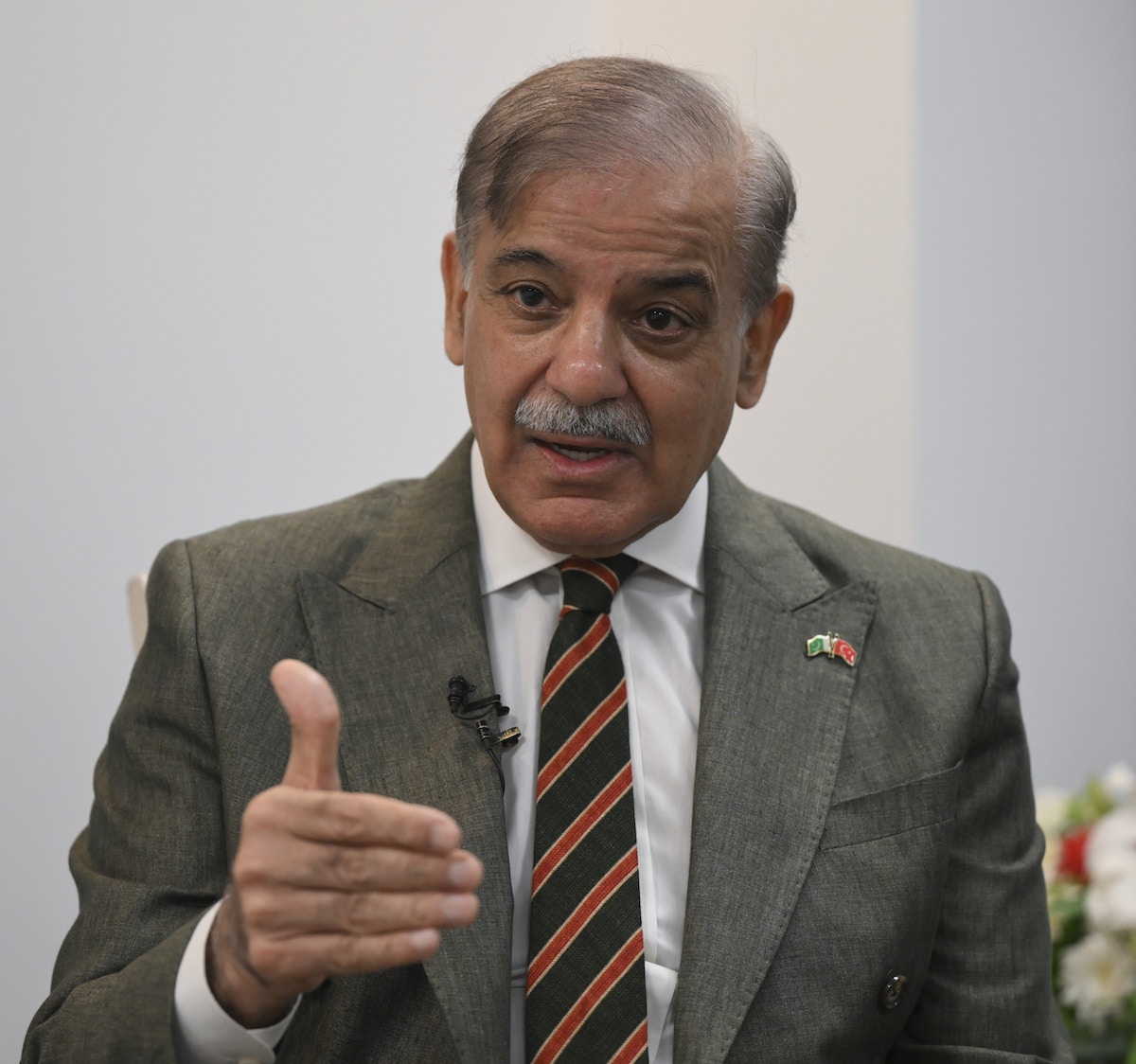 رئيس الوزراء الباكستاني يقترح حل البرلمان في 9 أغسطس