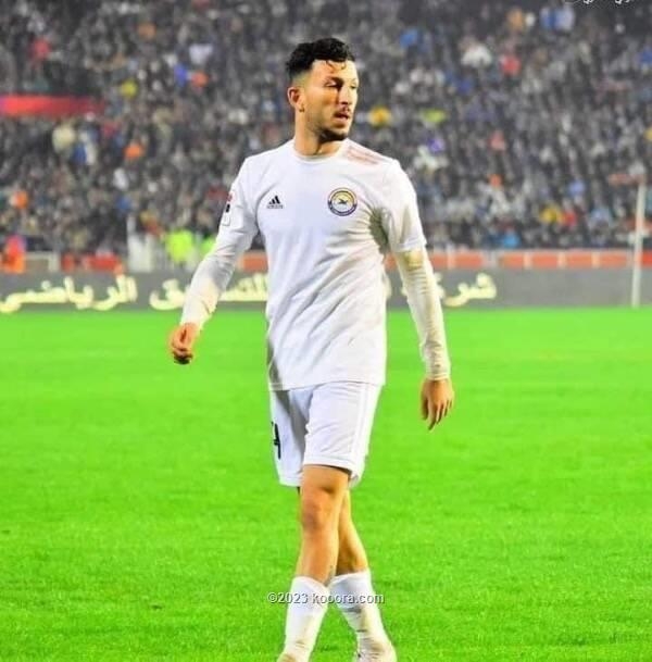 اللاعب لؤي العاني يوقع على كشوفات الطلبة والزوراء وجماهير الطلبة تهاجم منزله