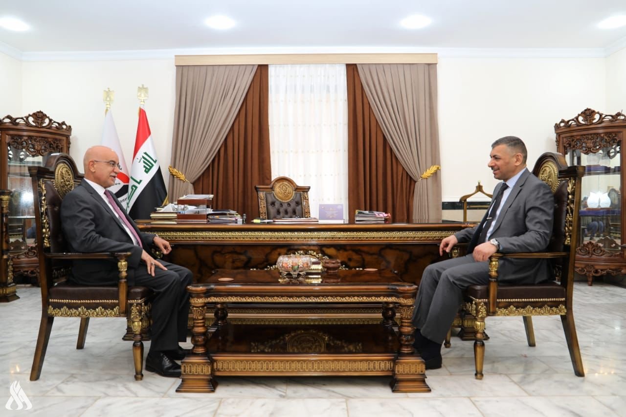 العقود التي تحمل شبهات فساد تؤدي الى انقسام المكتب التنفيذي