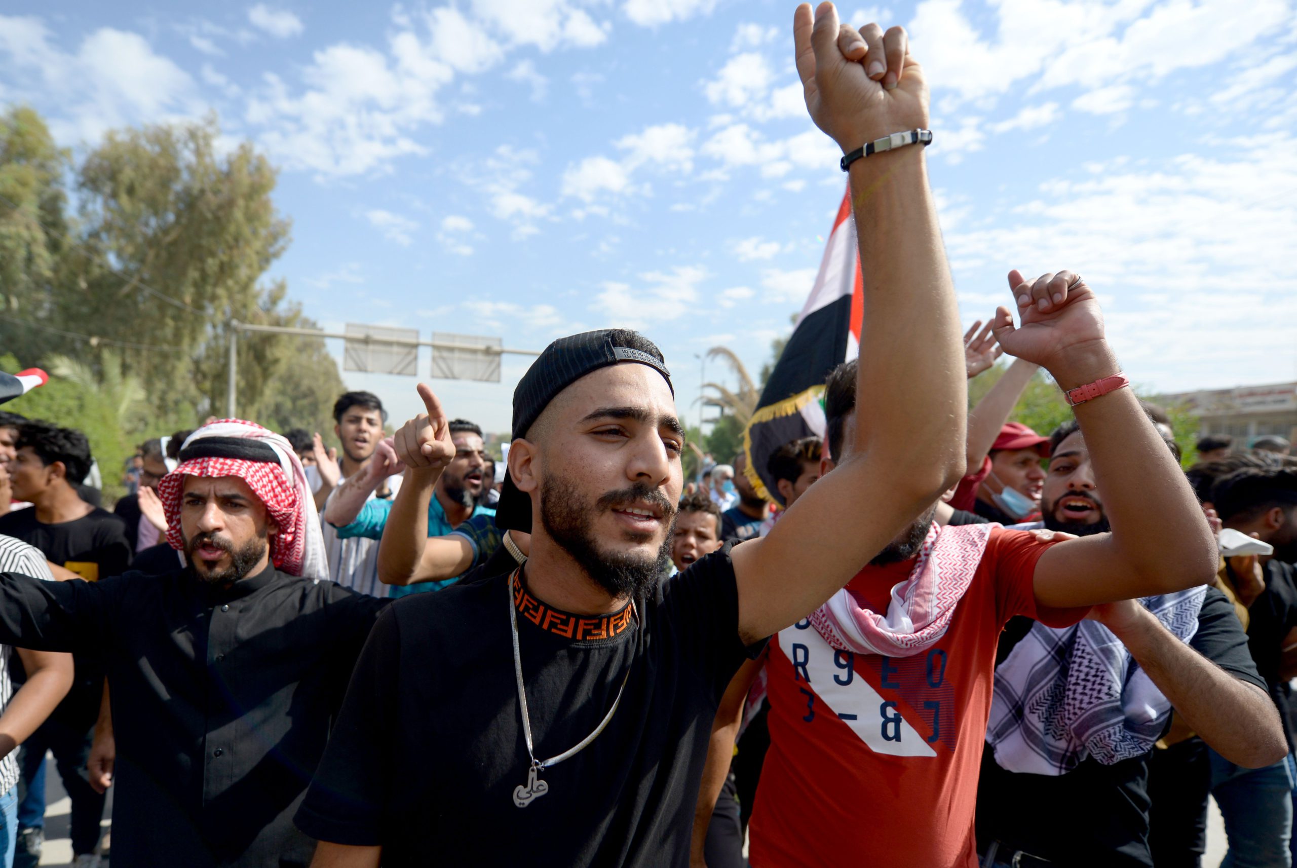 مراقبون: المحافظين محميين سياسيا ويعتبرون منافذ اقتصادية للأحزاب