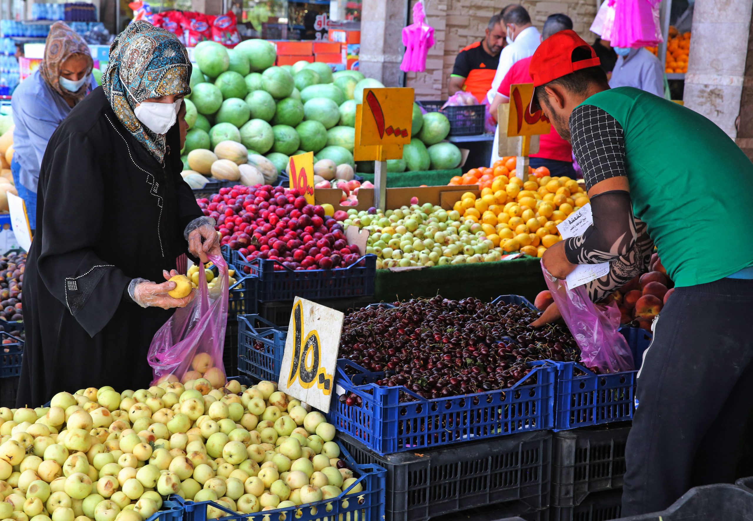 مواطنون يبدون قلقهم من ارتفاع الضرائب وانعكاسها على الأسعار في الأسواق