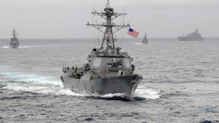 الولايات المتحدة ترسل بارجتين الى الشرق الأوسط قبيل زيارة وزير الدفاع العراقي اليها