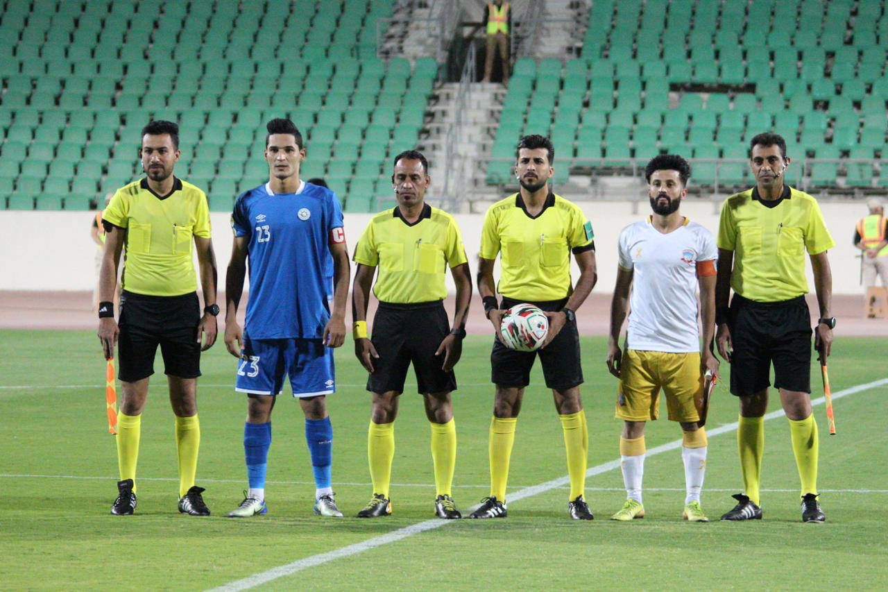 حكام الكرة يجددون التظاهر أمام مقر اتحاد الكرة