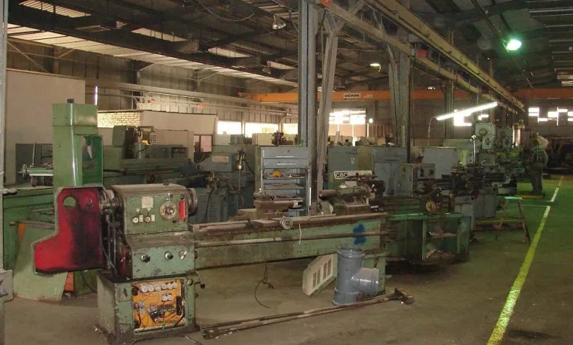 العشرات من المصانع ومعامل الصناعة والمعادن تحولت الى شركات خاسرة 