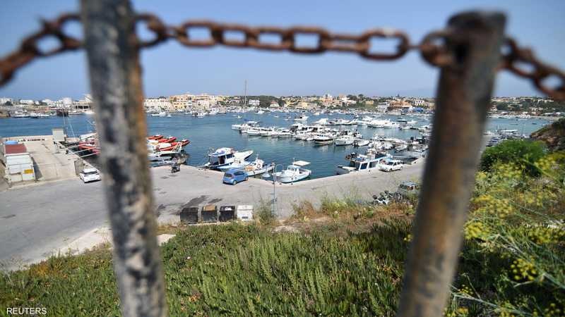 خفر السواحل الإيطالي ينقذ 177 شخصا بعد اشتعال النار في عبارة