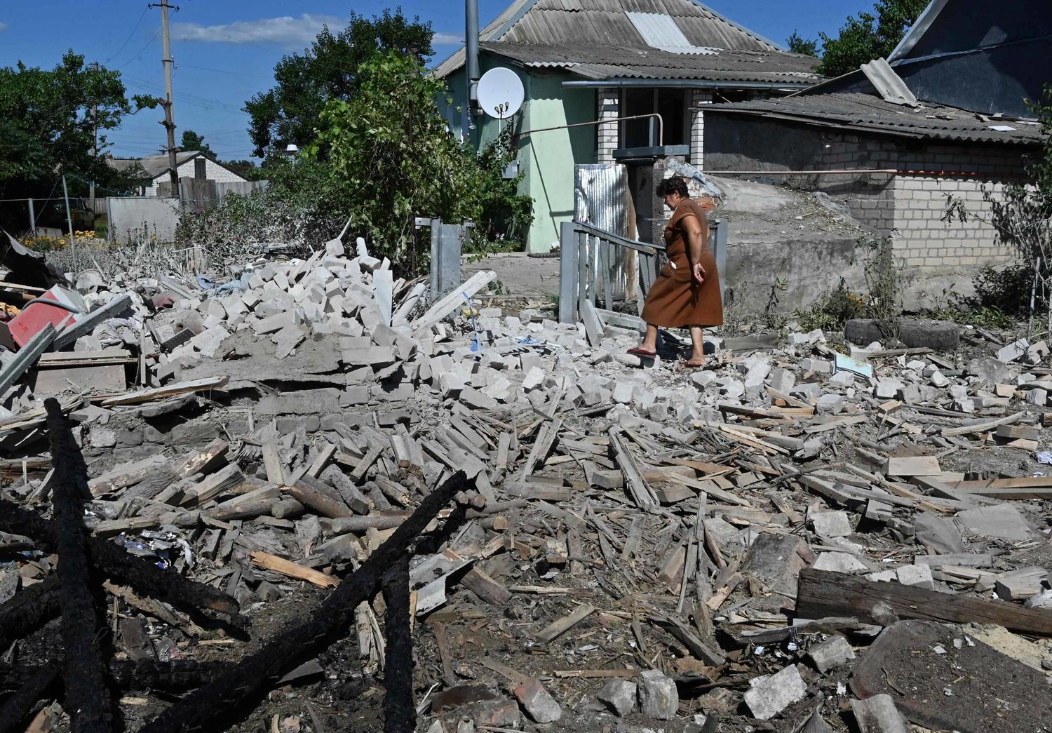 لندن: روسيا تجازف بتقسيم القوات في شرق وجنوب أوكرانيا