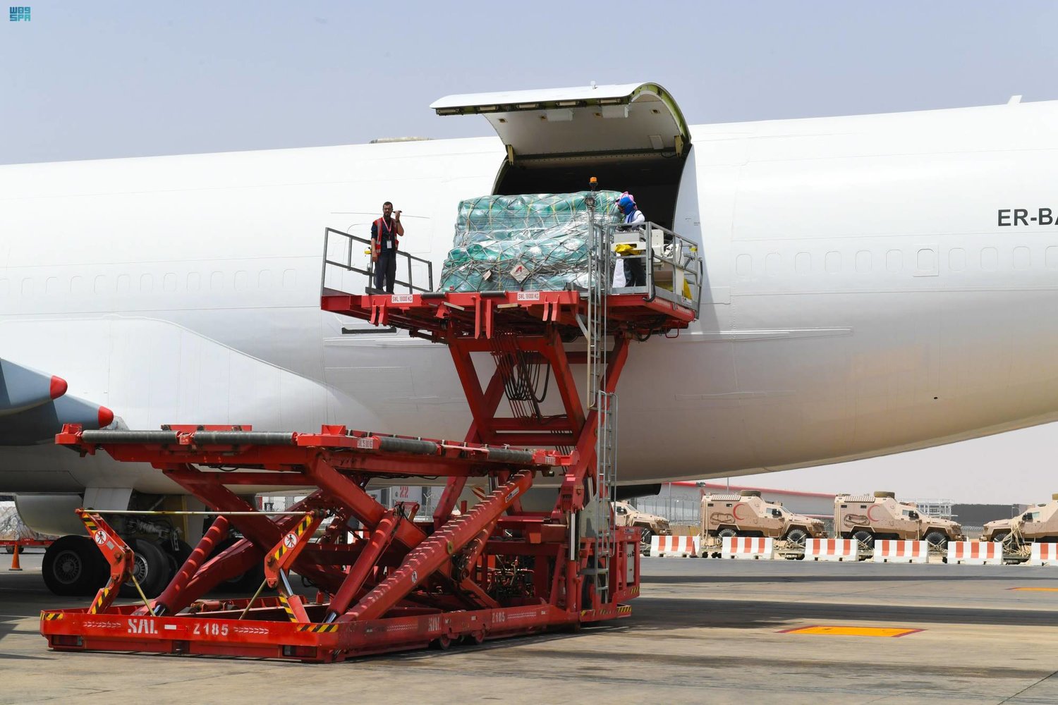 الطائرة الإغاثية السعودية الرابعة تغادر إلى ليبيا