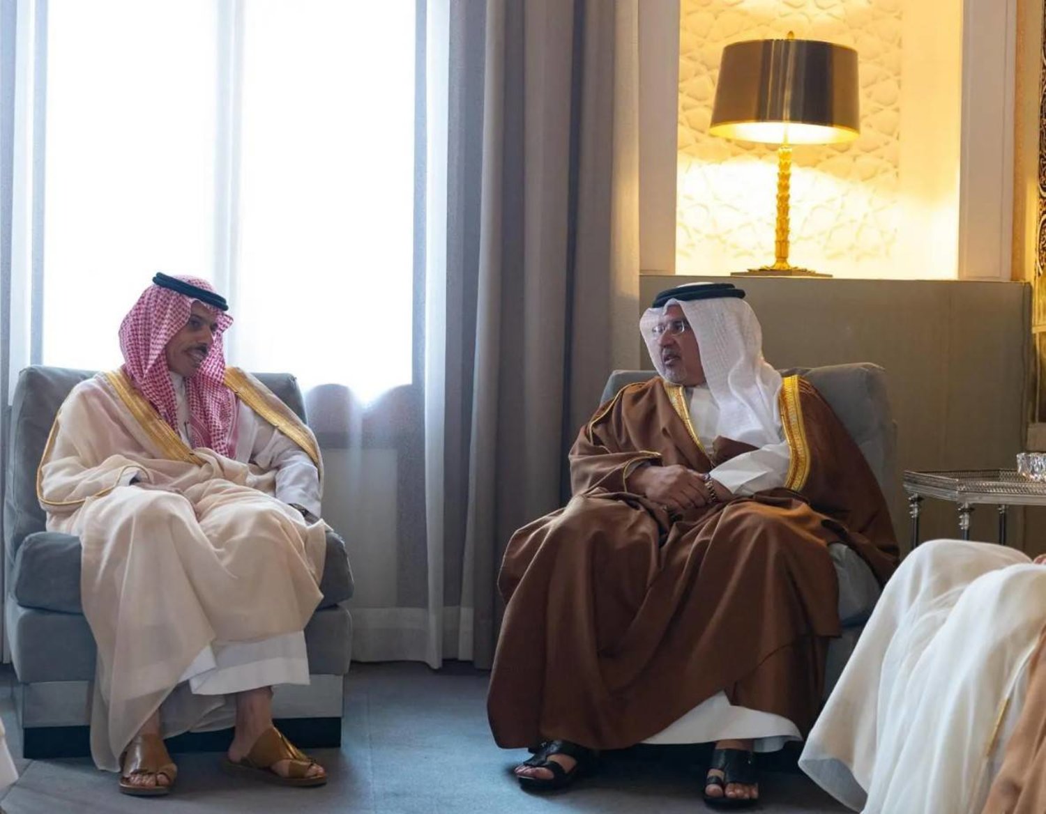 ولي عهد البحرين يستقبل وزير الخارجية السعودي