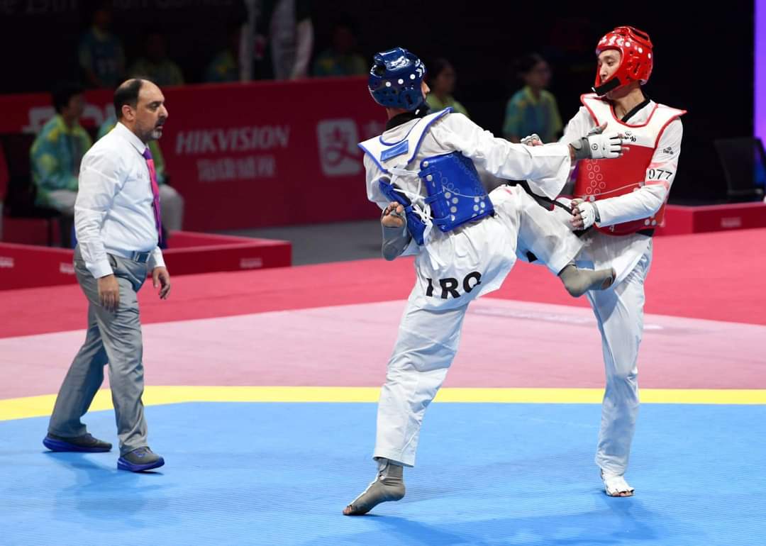 لاعب منتخب العراق بالتايكواندو سيف طاهر يضمن الفوز بإحدى الميداليات