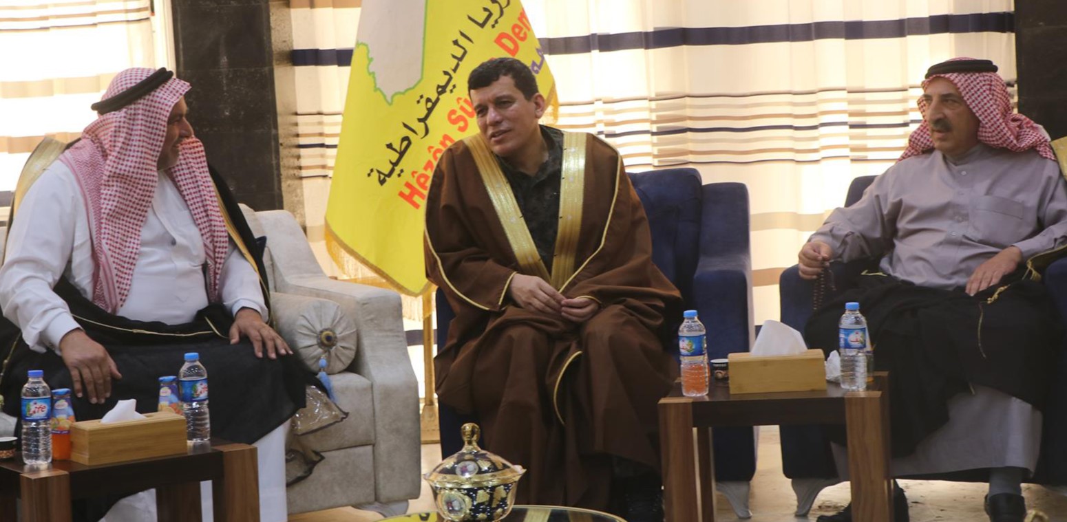 اجتماع بين القوات سورية الديمقراطية وزعماء العشائر في دير الزور