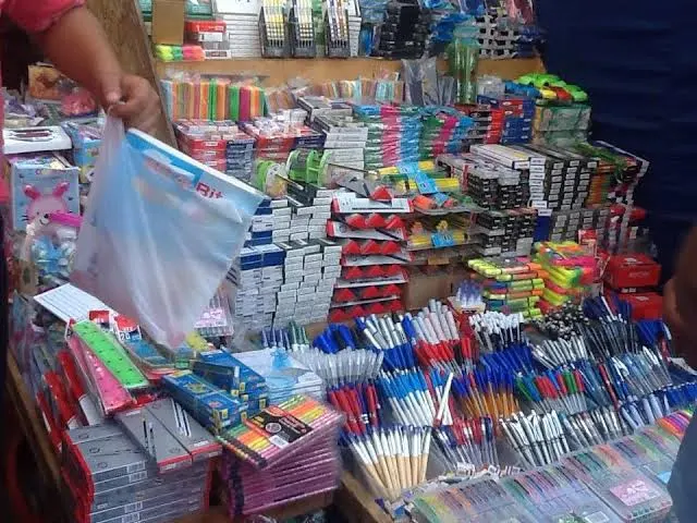 اقتصاديون: ارتفاع أسعار المستلزمات الدراسية يثقل كاهل العائلة العراقية