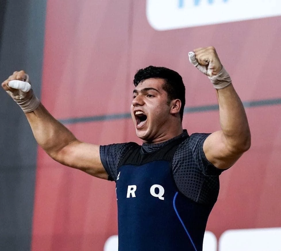 رباعنا علي عمار يحقق رقما عالميا جديدا في فئة الشباب