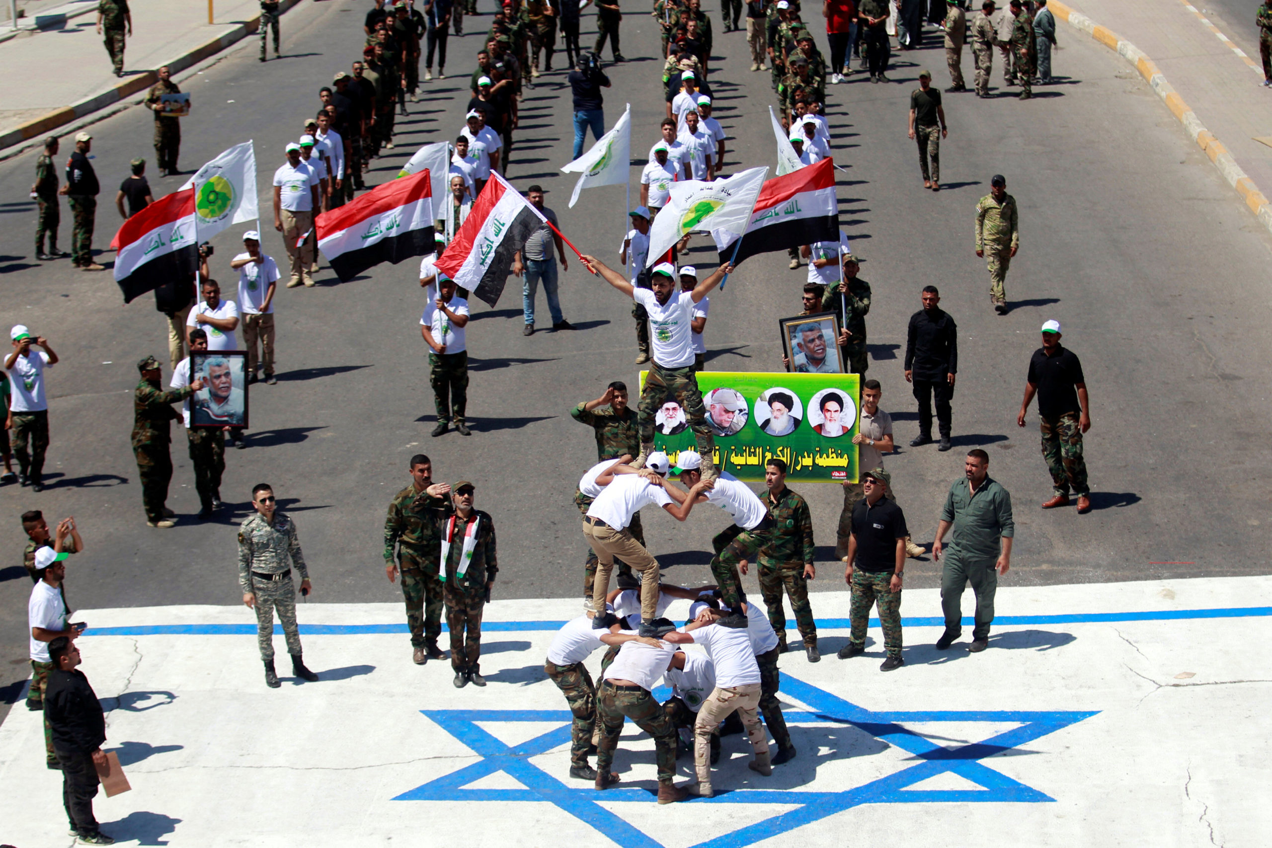 مدونون: ما مصير شعار المقاومة التي ترفعها الميليشيات في ظل استمرار العدوان على غزة