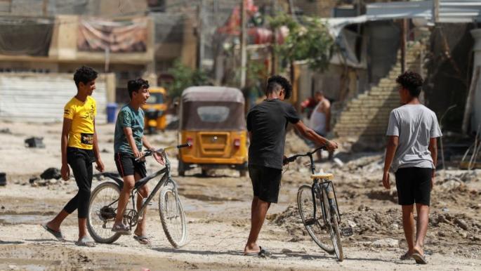 ناشطون: الحكومة لم تؤثث الشوارع بالعلامات المرورية خصوصا المتشققة والمتحفرة